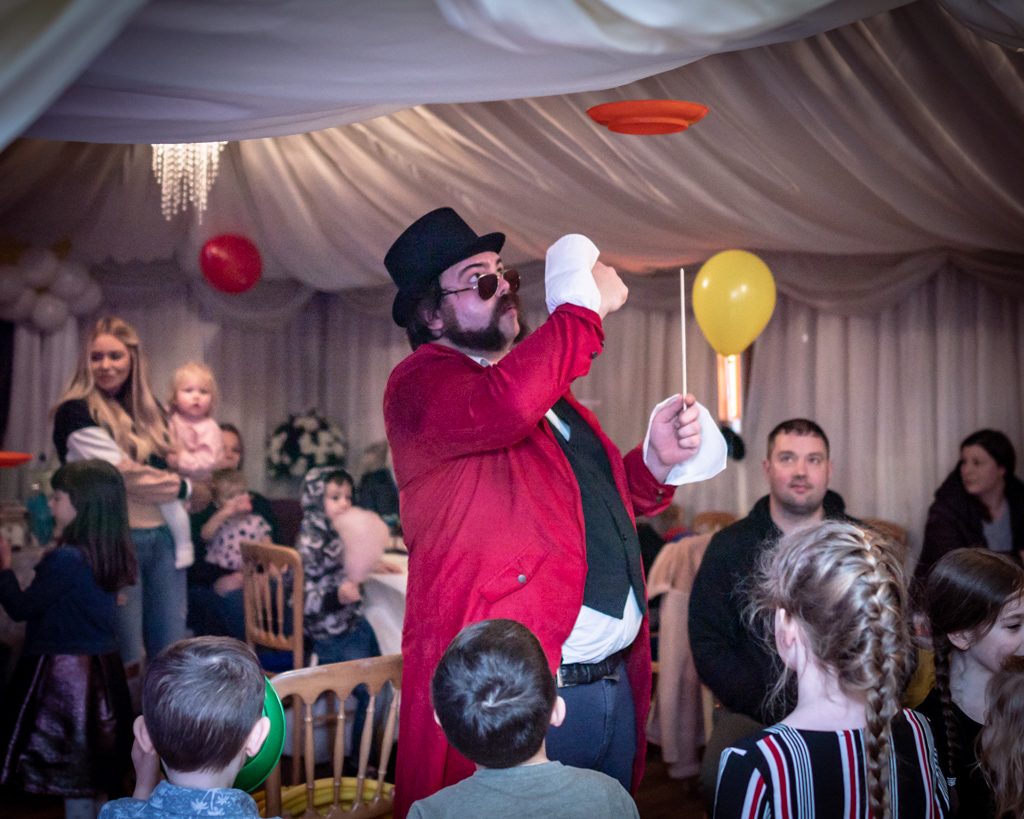 Birthday photography with clown